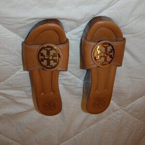 Tony Burch Women's Tan Open Toe /Back Wedge Sandals W/ Gold Emblem Size 81/2 M